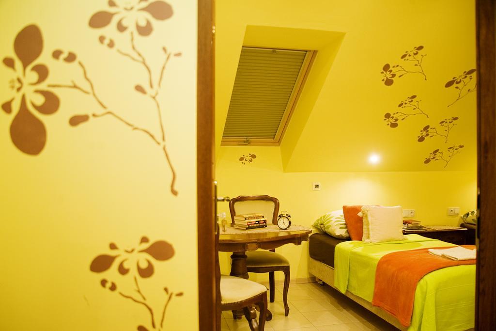 Medison Family Boutique B&B Kielce Habitación foto